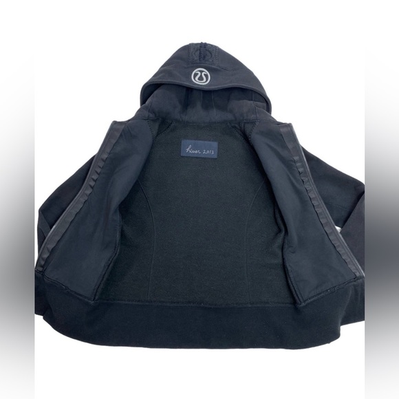 SCUBA HOODIE Lululemon *Lux Ruffle Black* SIZE 6
Limited Edition Hiver 2013 - Picture 5 of 13
